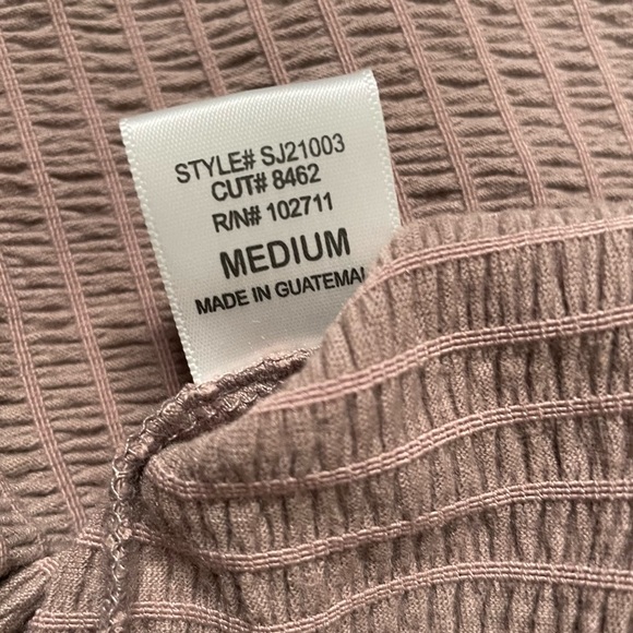 gibsonlook cutout shoulder pucker top - Picture 5 of 6